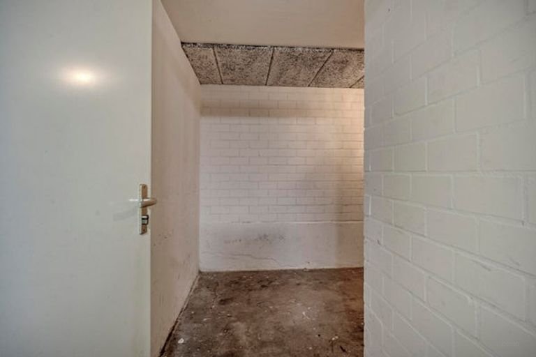 Bright two-room apartment with balcony in the center of Den Bosch - Image 25