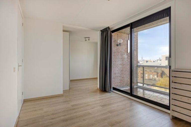 Bright two-room apartment with balcony in the center of Den Bosch - Image 16