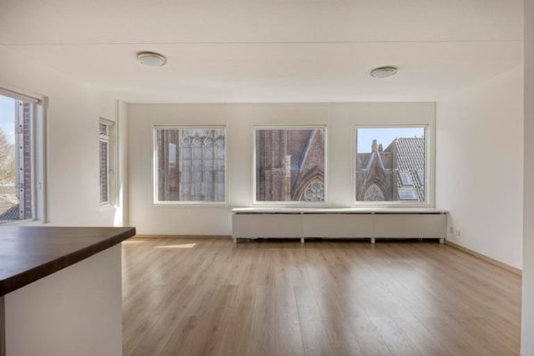 Bright two-room apartment with balcony in the center of Den Bosch - Image 3