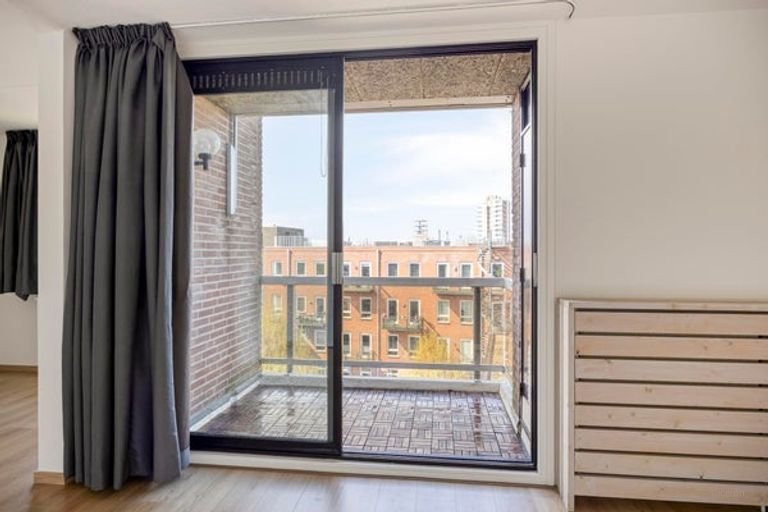 Bright two-room apartment with balcony in the center of Den Bosch - Image 17