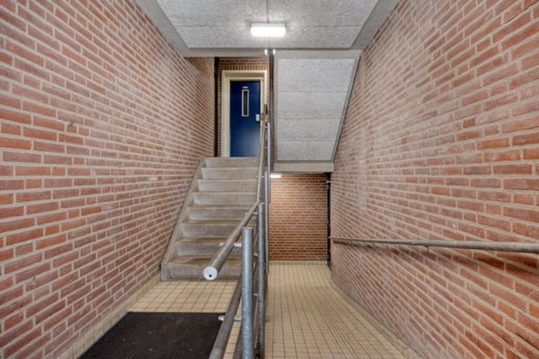 Bright two-room apartment with balcony in the center of Den Bosch - Image 23