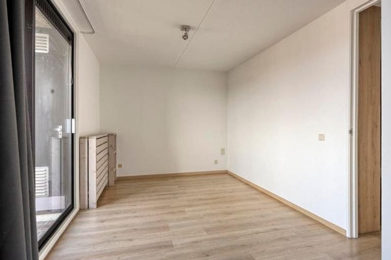Bright two-room apartment with balcony in the center of Den Bosch - Image 15