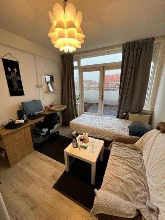 Kamer met zonnig balkon in Zeeheldenbuurt - Afbeelding 2