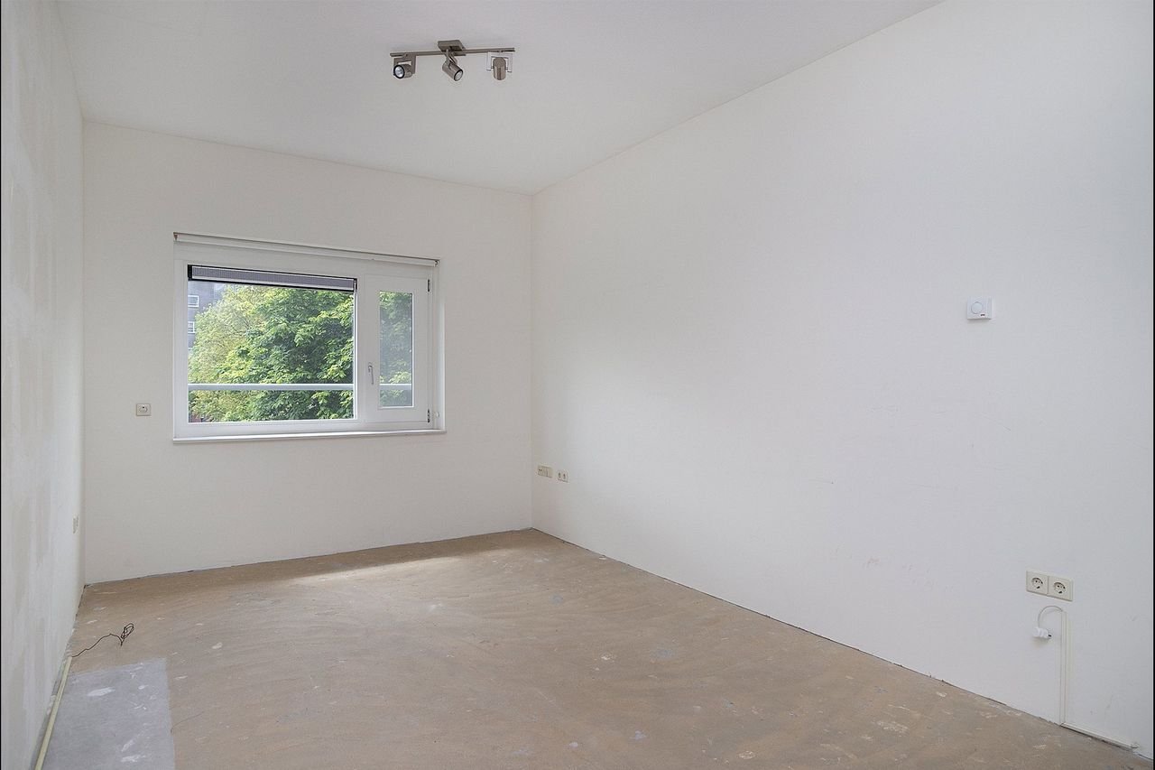 Spacious 131m² apartment with swimming pool in Leiderdorp - Image 9