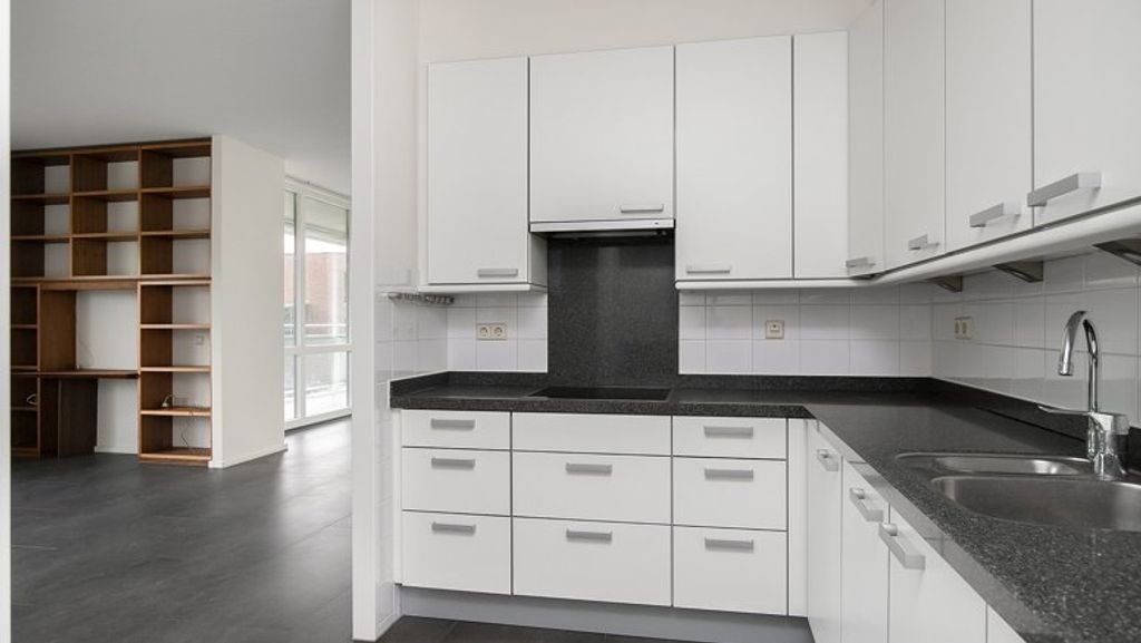 Spacious 131m² apartment with swimming pool in Leiderdorp - Image 3