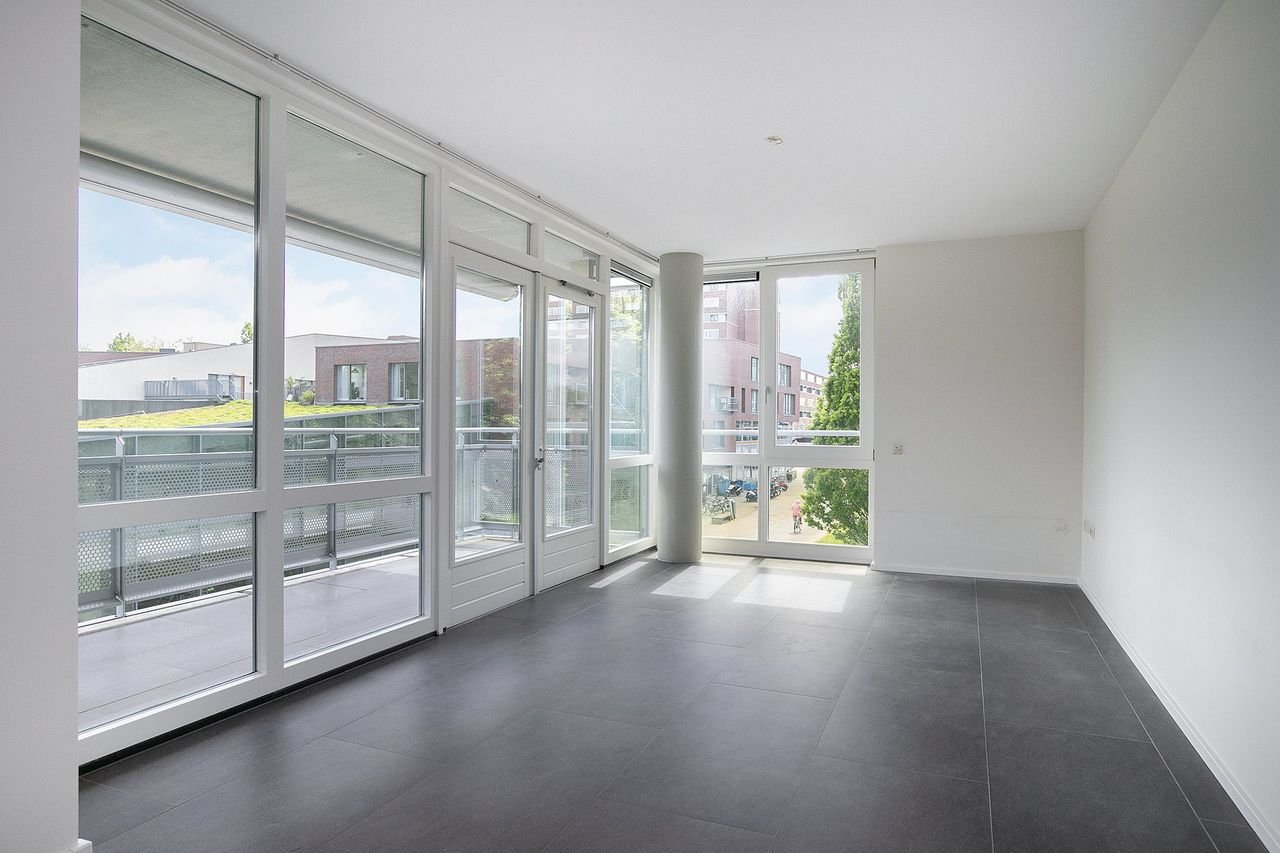 Spacious 131m² apartment with swimming pool in Leiderdorp - Image 5