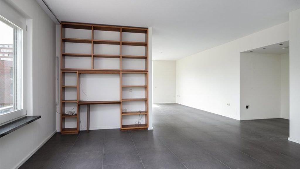 Spacious 131m² apartment with swimming pool in Leiderdorp - Image 1