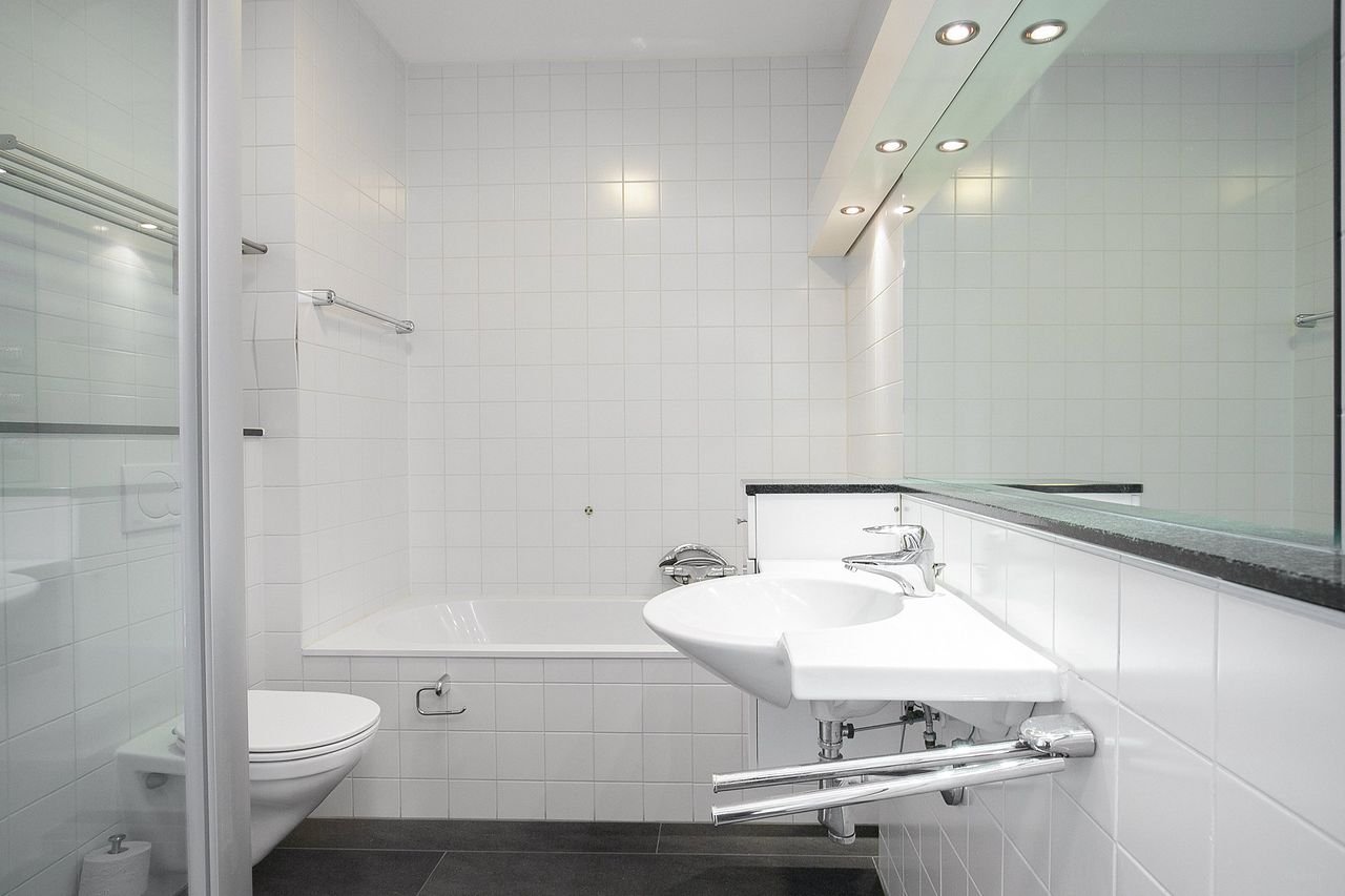 Spacious 131m² apartment with swimming pool in Leiderdorp - Image 12