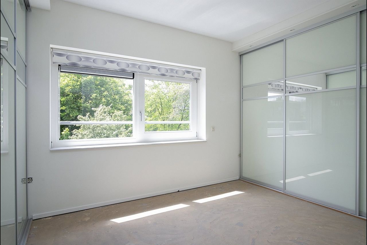 Spacious 131m² apartment with swimming pool in Leiderdorp - Image 8