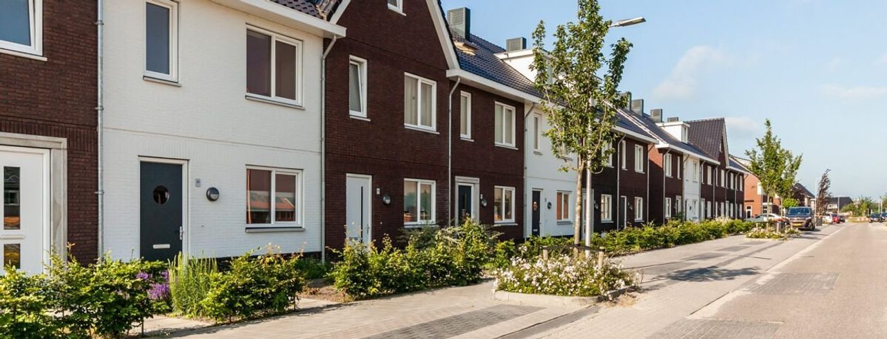 Energy-neutral terraced house in Dedemsvaart - Image 1