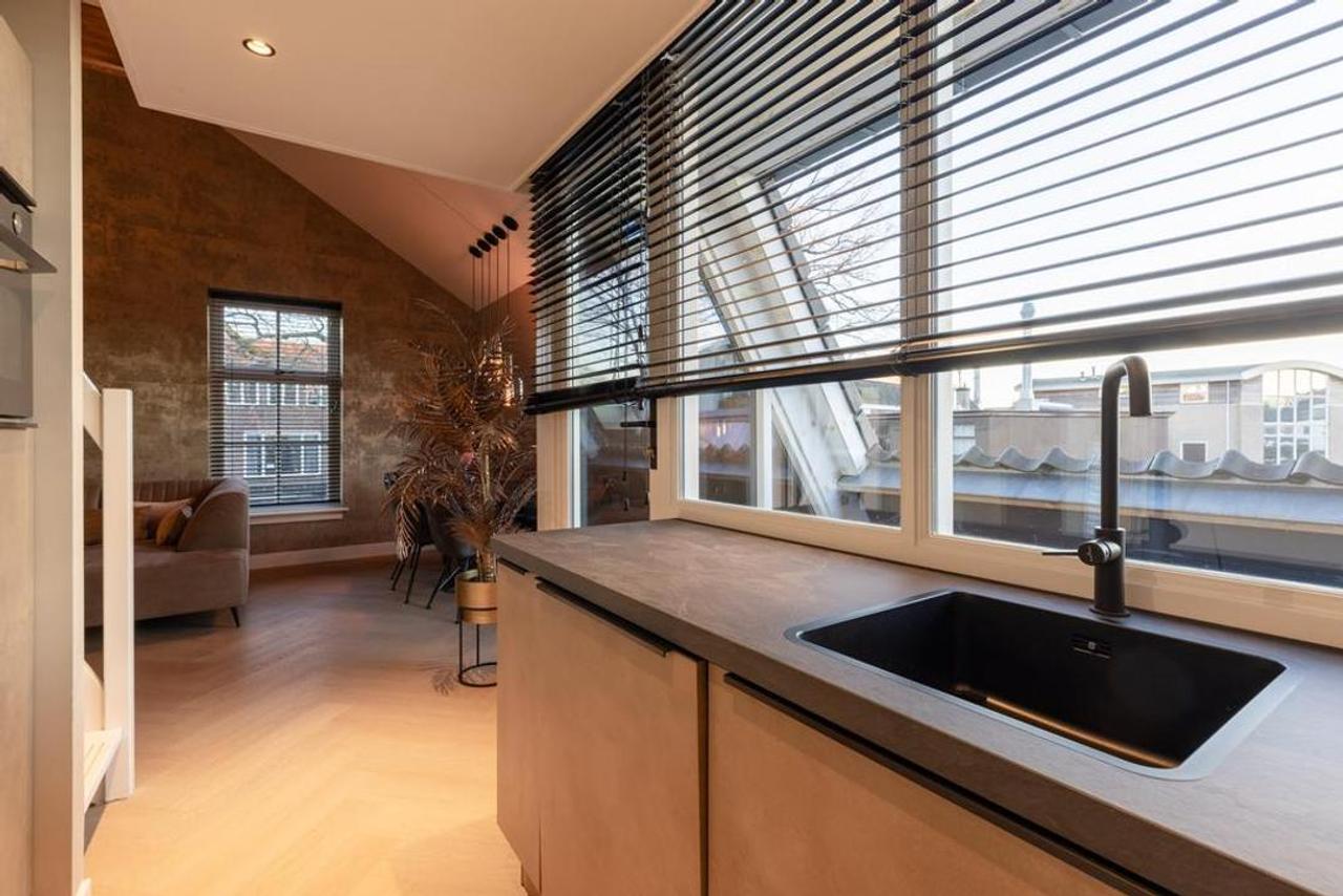 Gemeubileerd 4-kamerappartement met balkon - Afbeelding 8