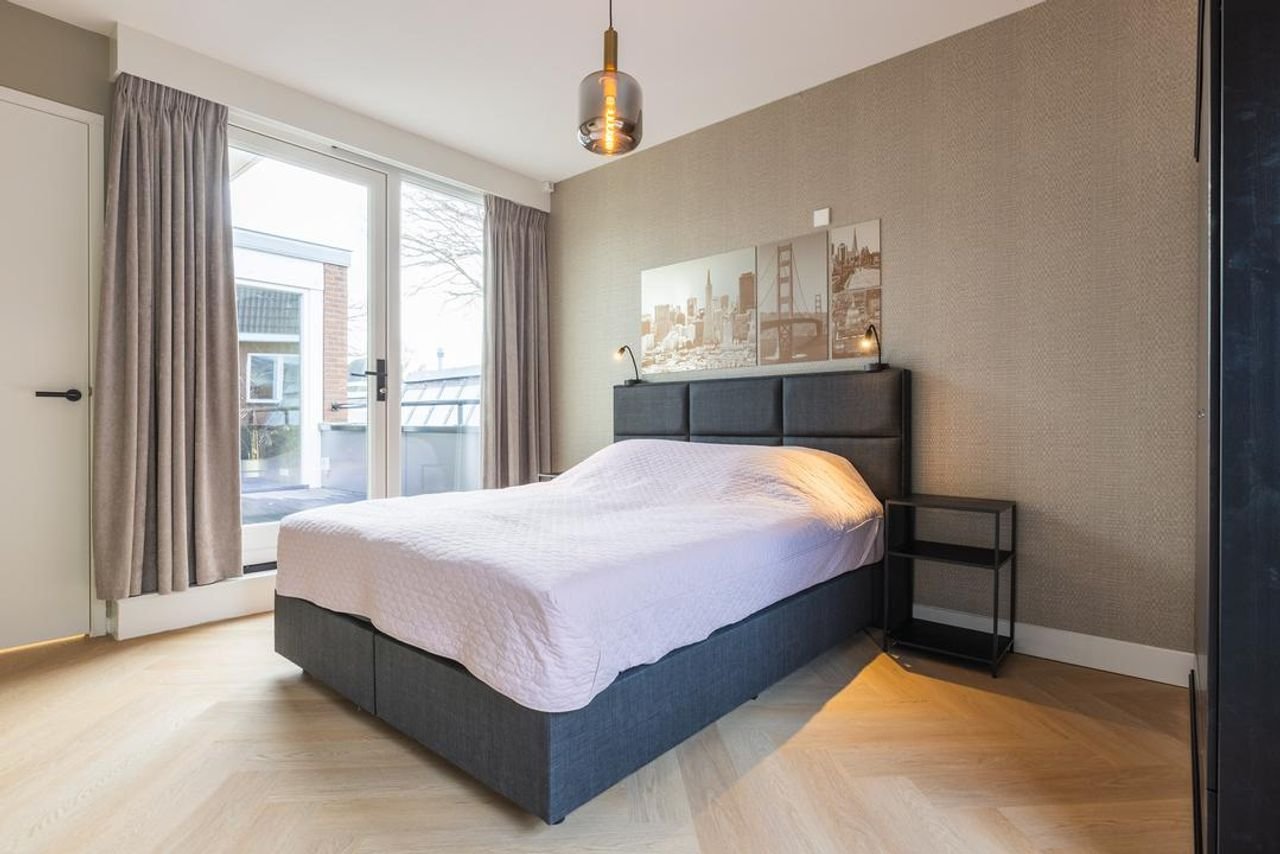 Furnished apartment with mezzanine and parking space in Hilversum - Image 9