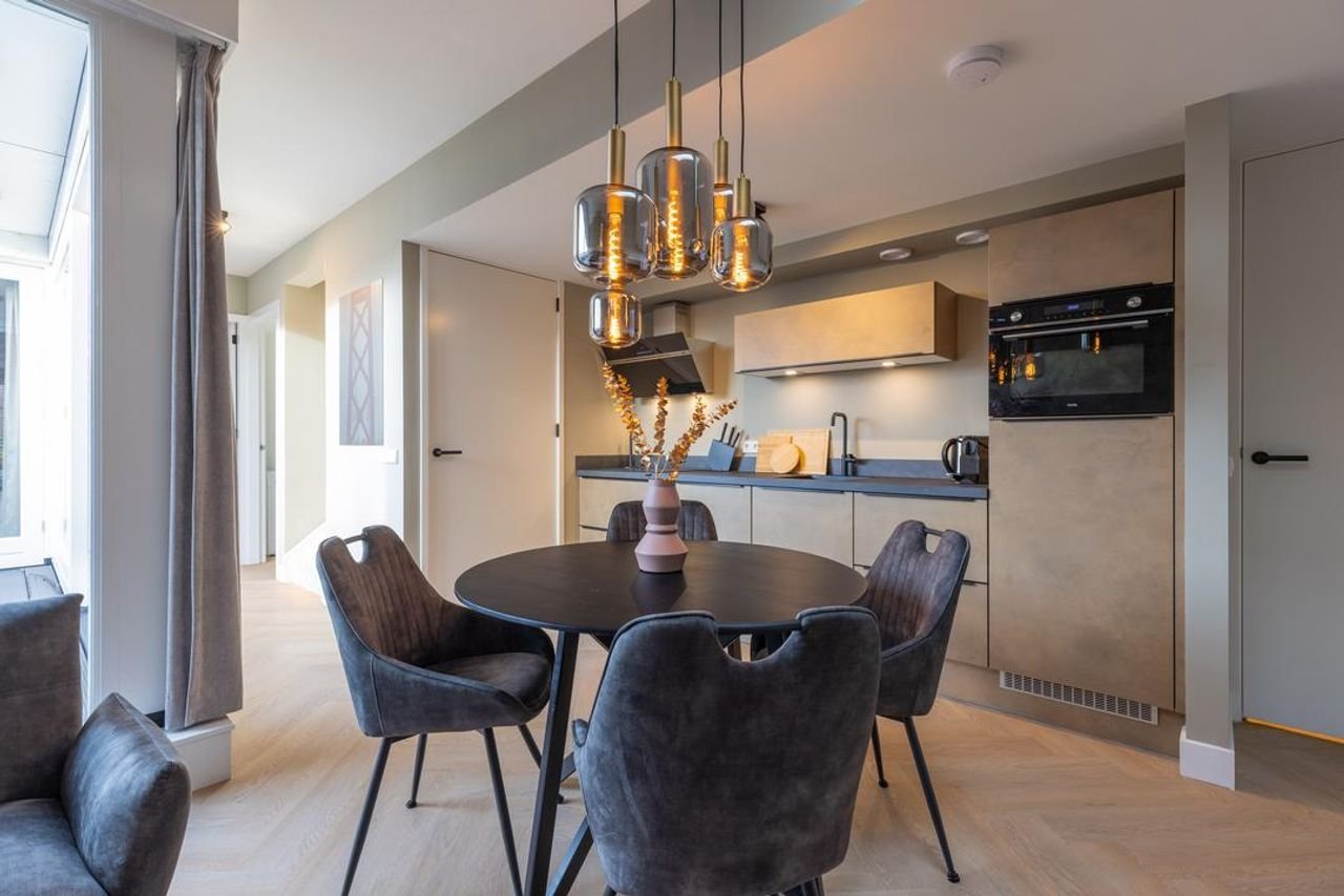 Furnished apartment with mezzanine and parking space in Hilversum - Image 3