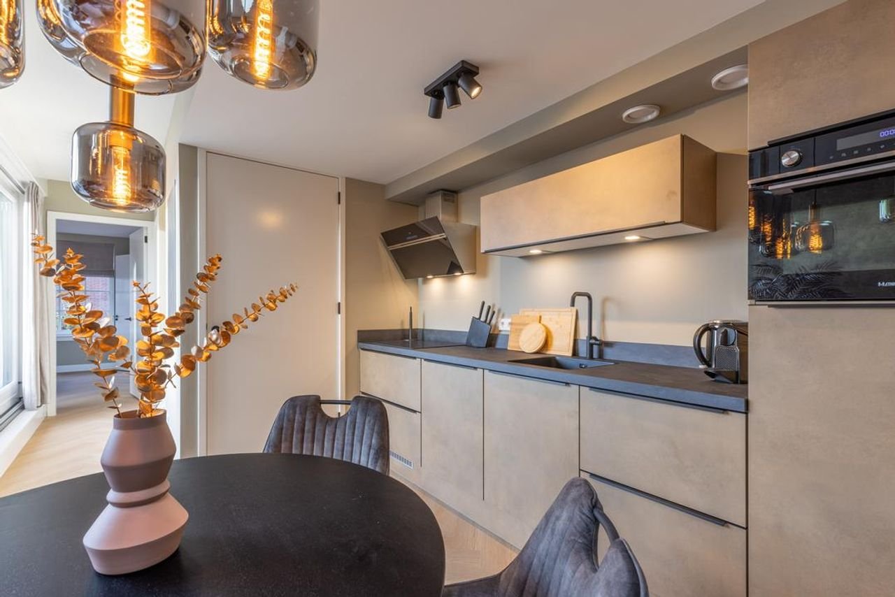 Furnished apartment with mezzanine and parking space in Hilversum - Image 4