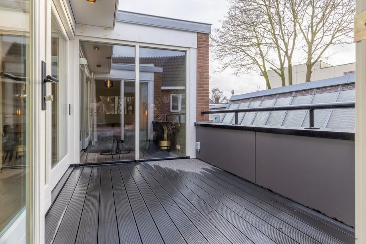 Furnished apartment with mezzanine and parking space in Hilversum - Image 13