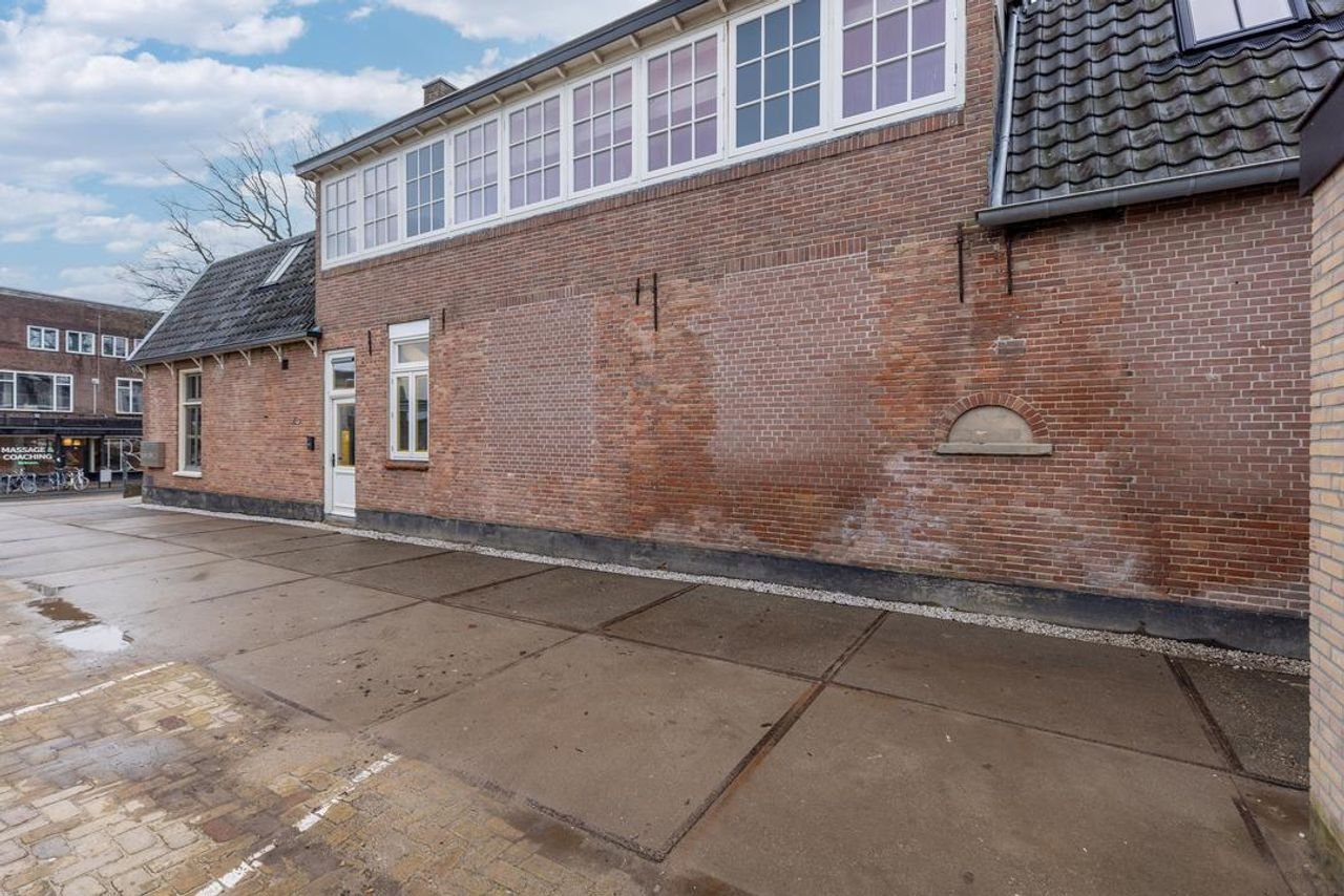 Furnished apartment with mezzanine and parking space in Hilversum - Image 23