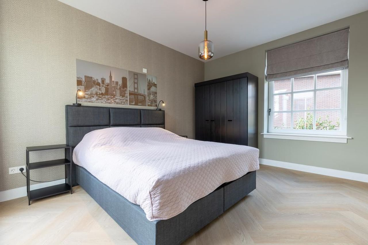 Furnished apartment with mezzanine and parking space in Hilversum - Image 8