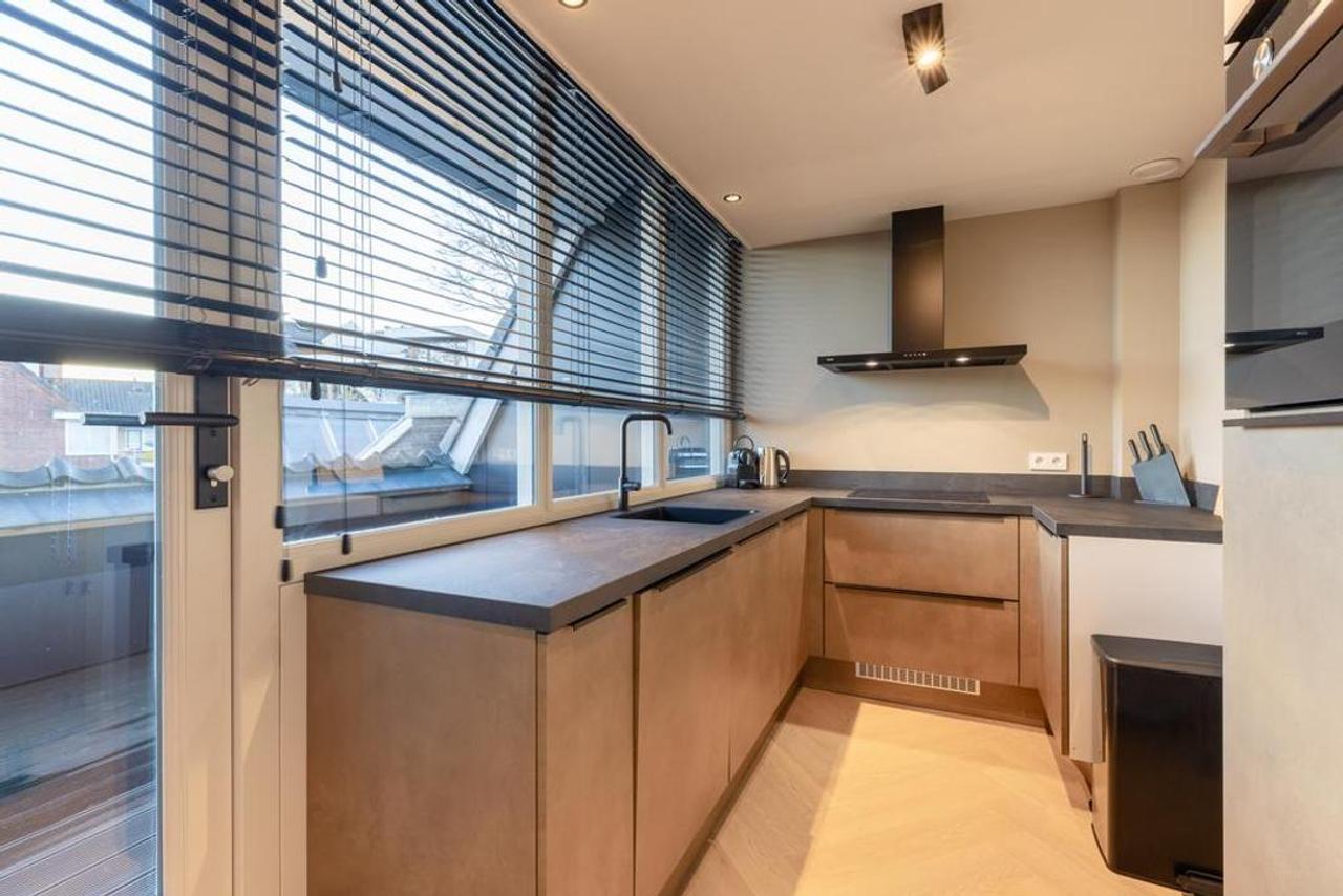 Gemeubileerd 4-kamerappartement met balkon - Afbeelding 7