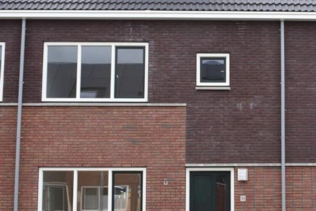 Energy-efficient 4-bedroom house - Image 2