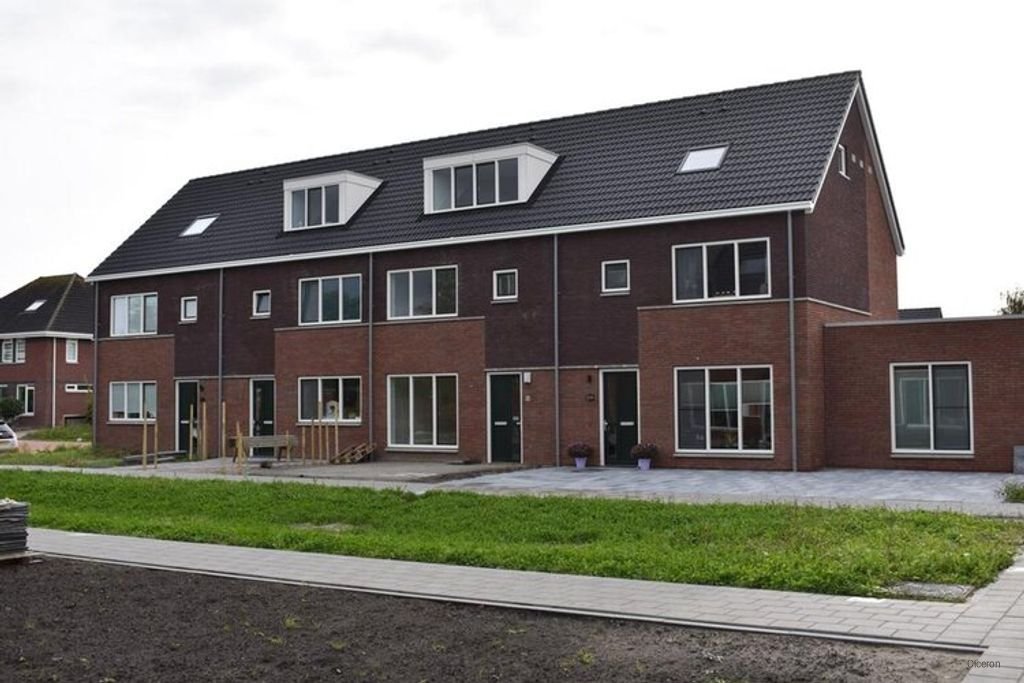 Energy-efficient 4-bedroom house - Image 1