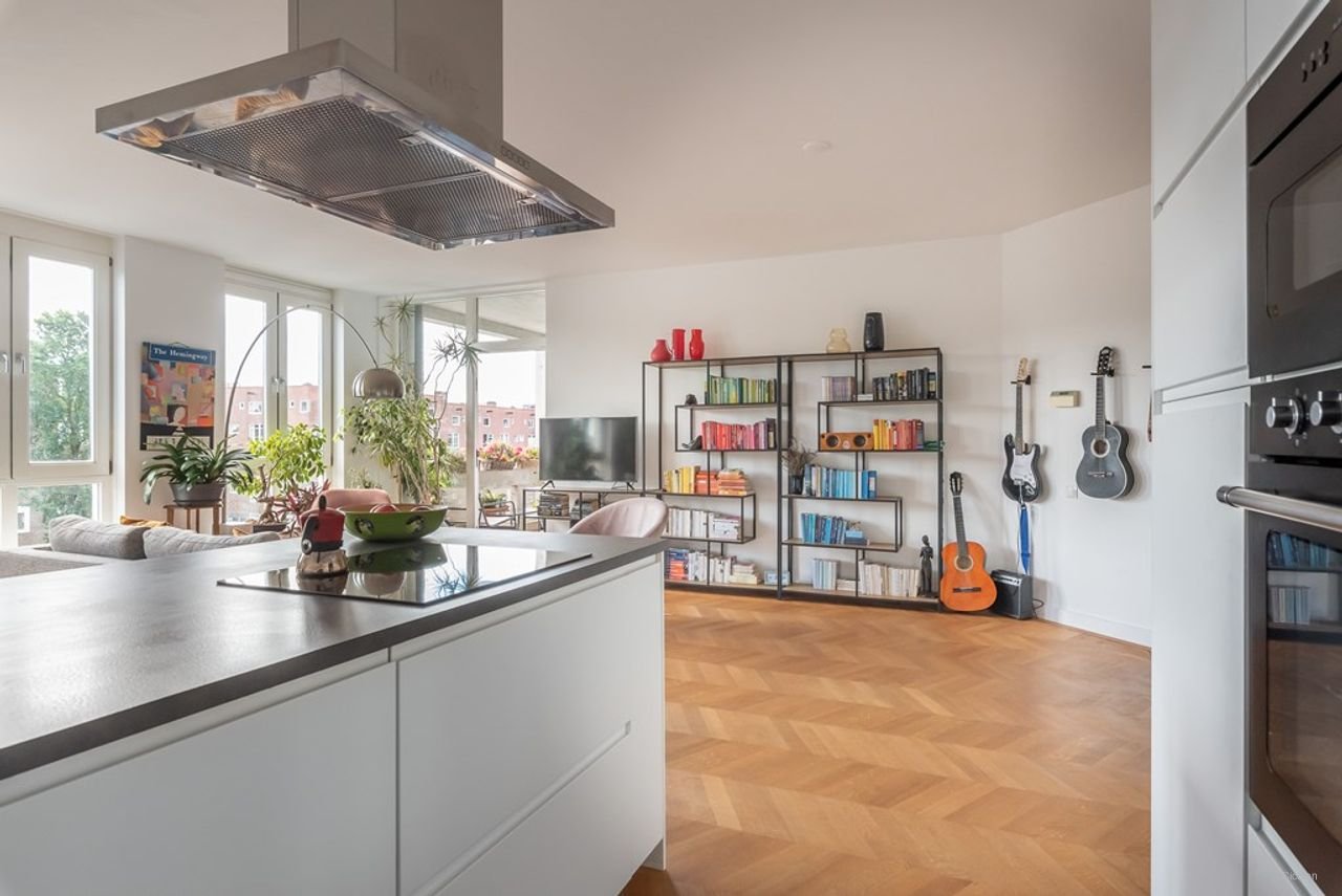 120m2 with 3 bedrooms in Amsterdam - Image 8