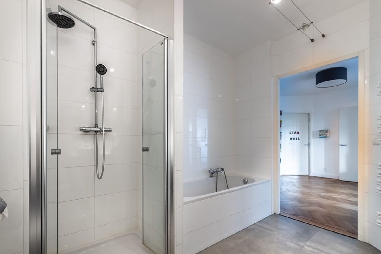 120m2 with 3 bedrooms in Amsterdam - Image 11