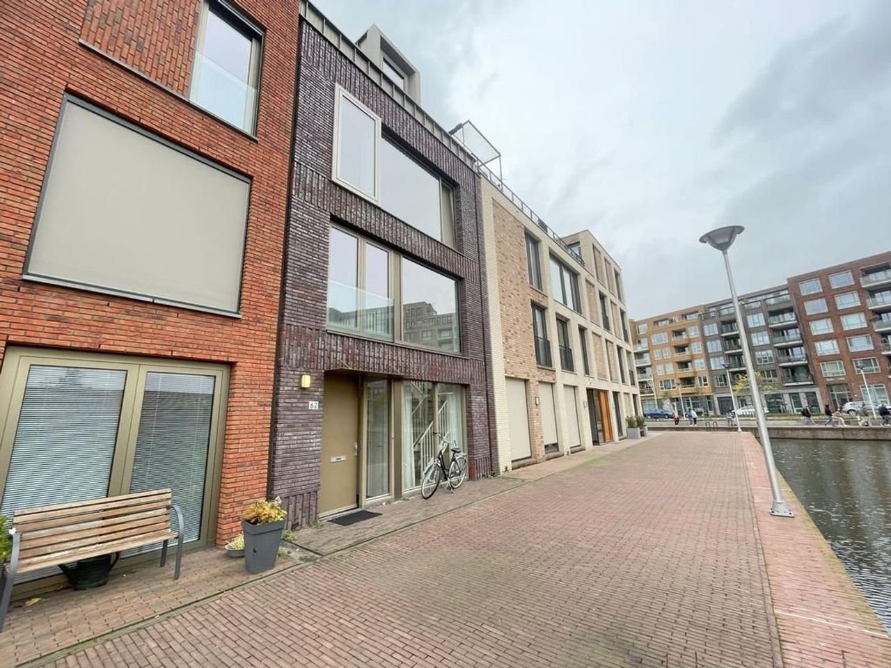 105 m² apartment with garden and parking space in Delft - Image 1