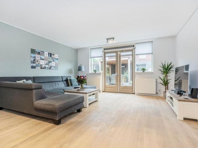 5-bedroom house in Venne-West - Image 4