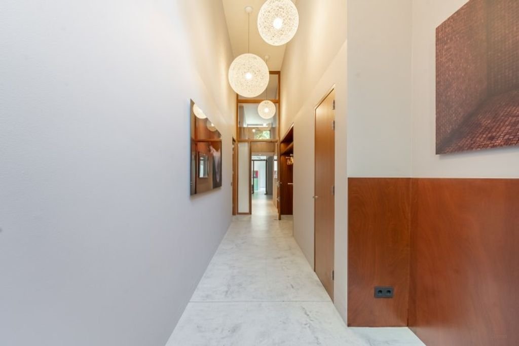 Apartment (358 m²) with 5 bedrooms in the Plantage district - Image 3