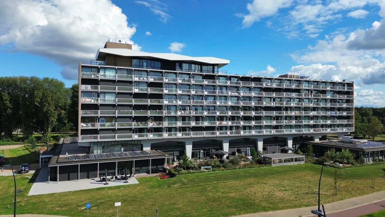 Licht 2-kamer hoekappartement Emmeloord - Afbeelding 1