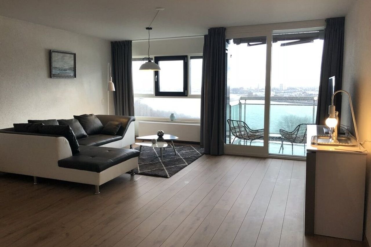 118m² penthouse met zicht op de Maas in Struisenburg - Afbeelding 2