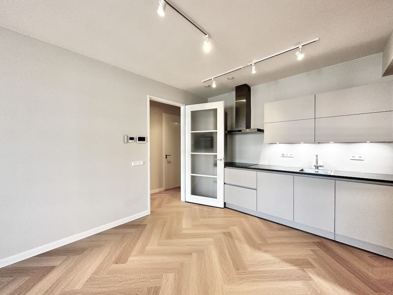 Sustainable 2-bedroom apartment near Sloterdijk Station - Image 6