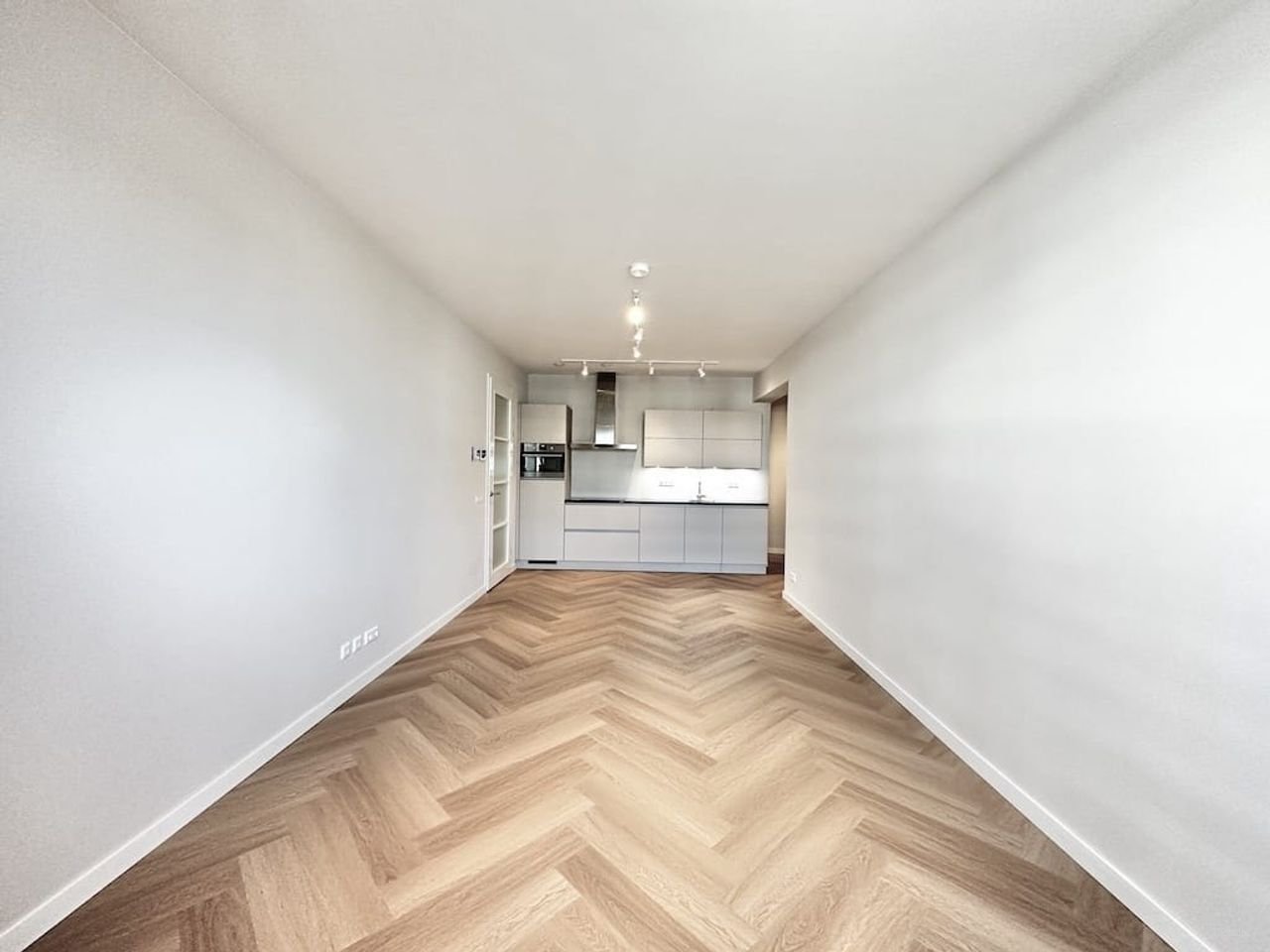 Sustainable 2-bedroom apartment near Sloterdijk Station - Image 2