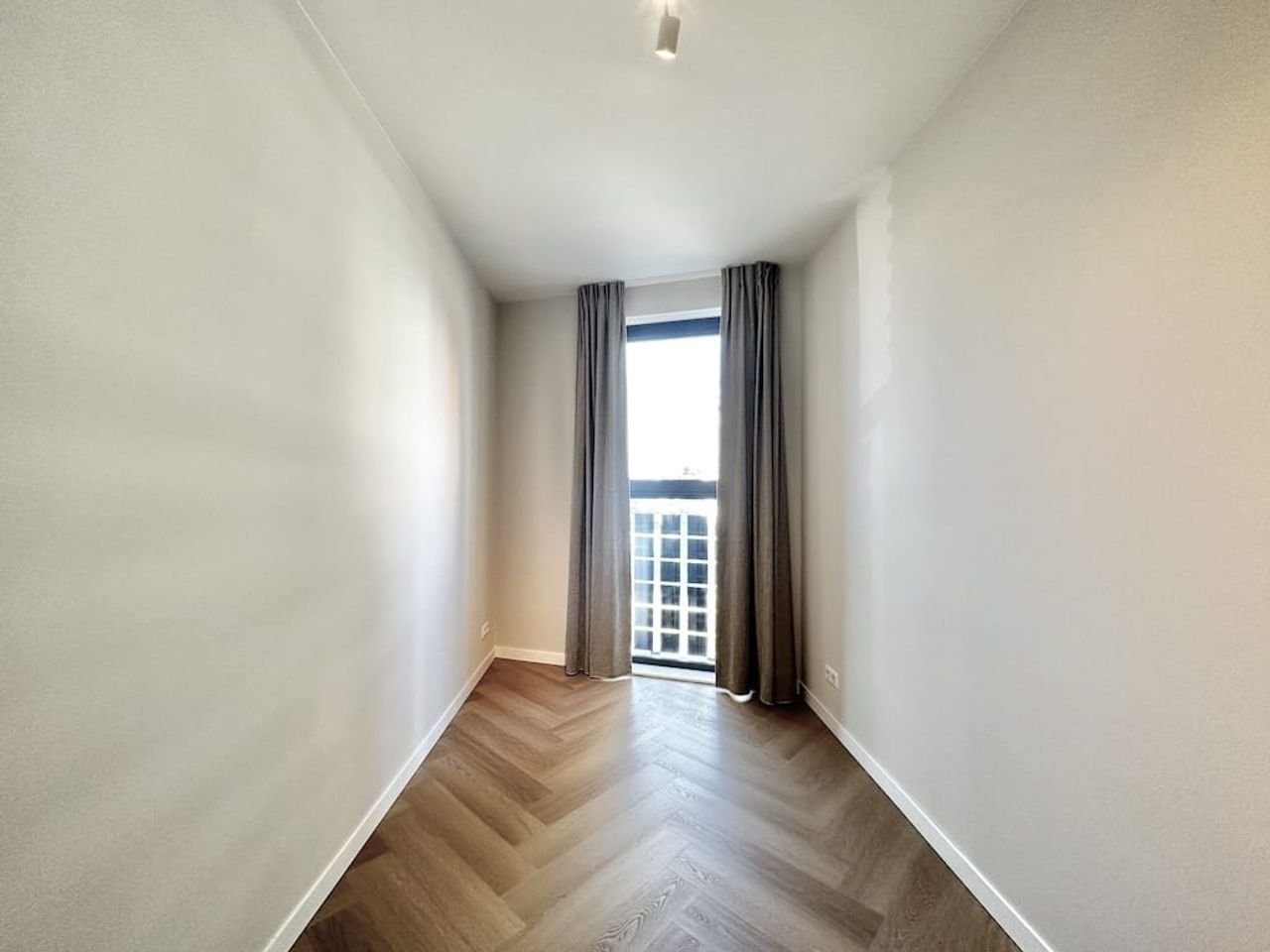 Sustainable 2-bedroom apartment near Sloterdijk Station - Image 13