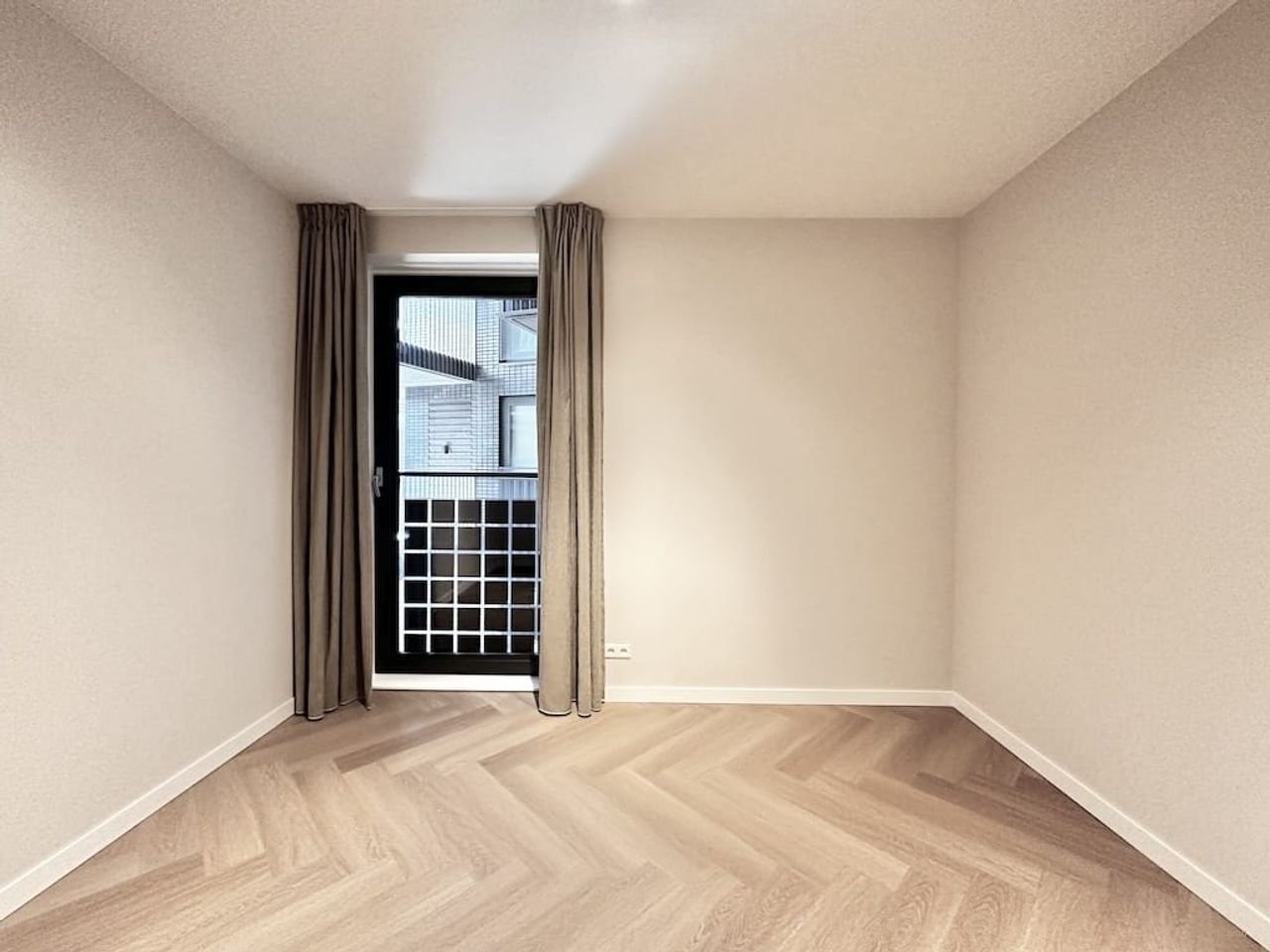 Sustainable 2-bedroom apartment near Sloterdijk Station - Image 10