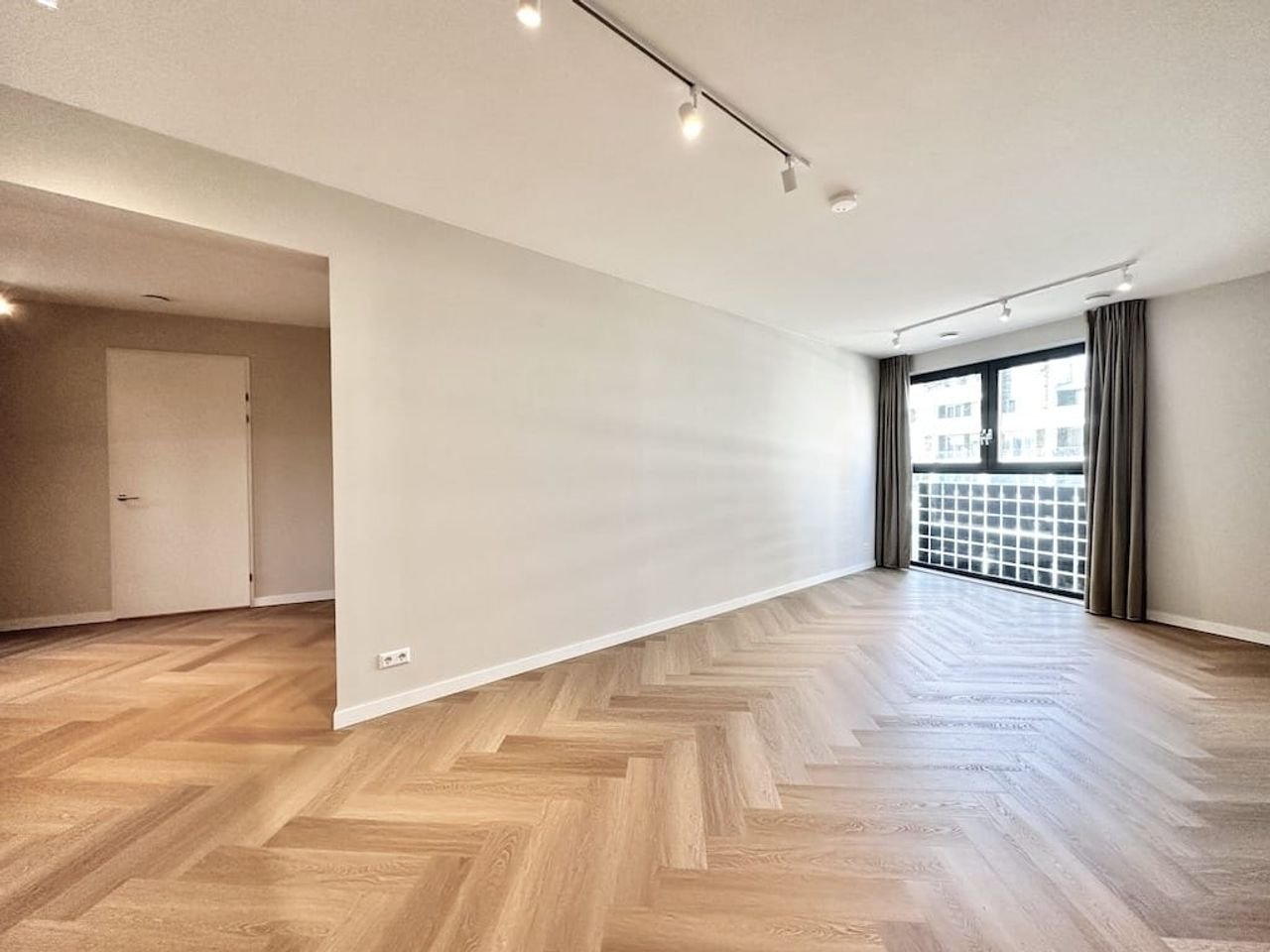 Sustainable 2-bedroom apartment near Sloterdijk Station - Image 8