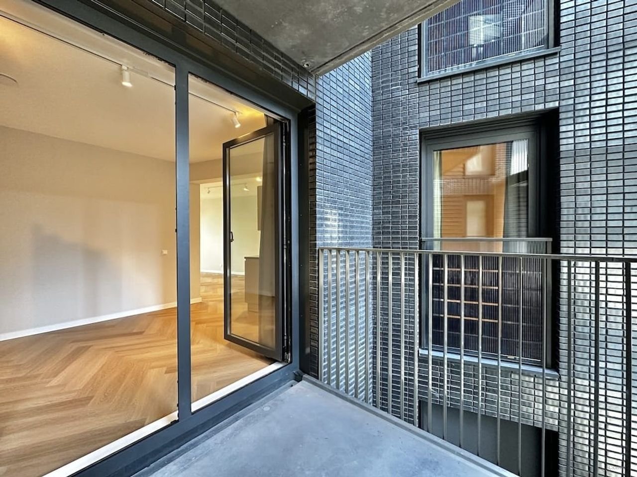 Sustainable 2-bedroom apartment near Sloterdijk Station - Image 7