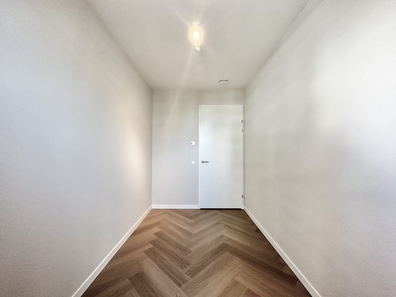 Sustainable 2-bedroom apartment near Sloterdijk Station - Image 12