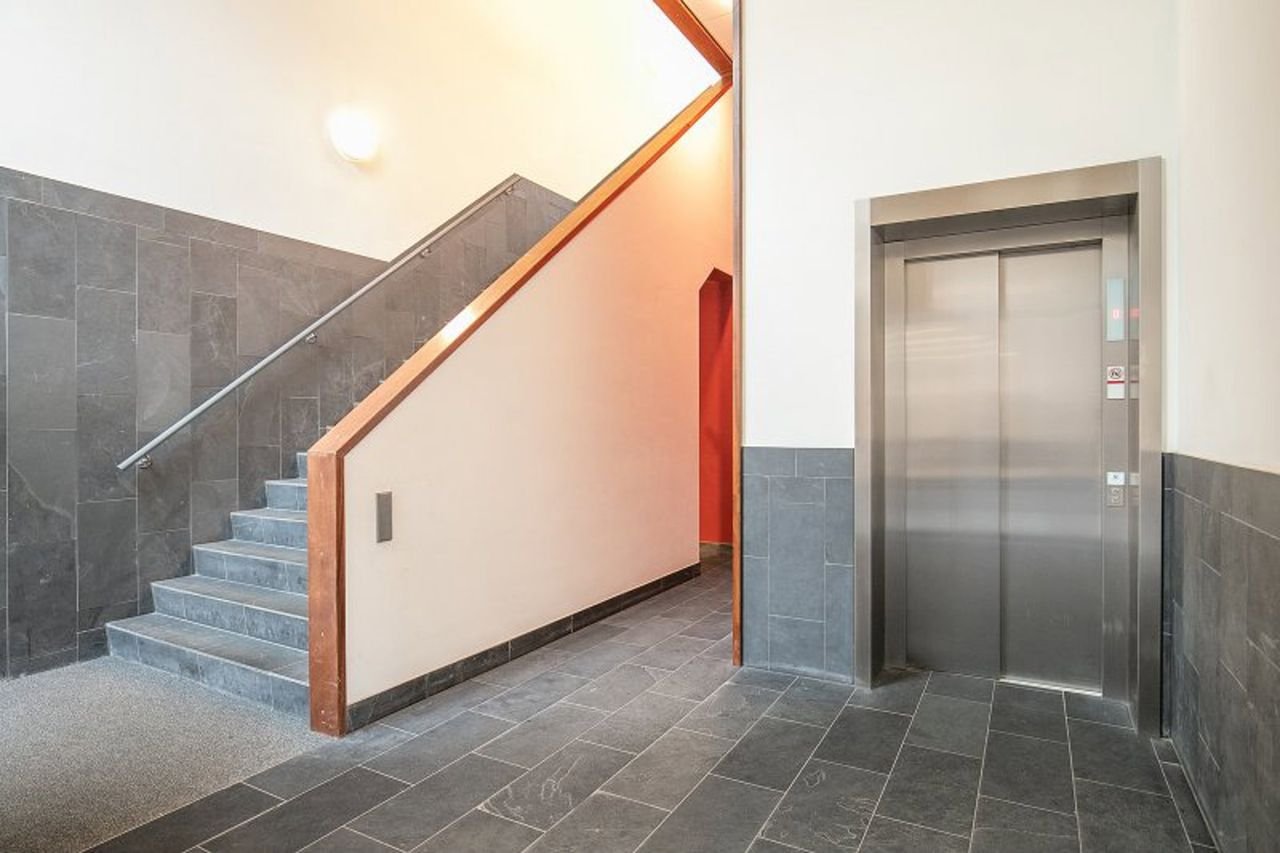 Modern 1-bedroom apartment Utrecht - Image 5