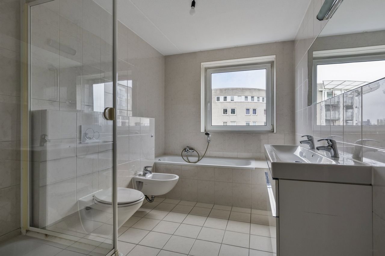 145m² with Amstel River views in De Omval - Image 23