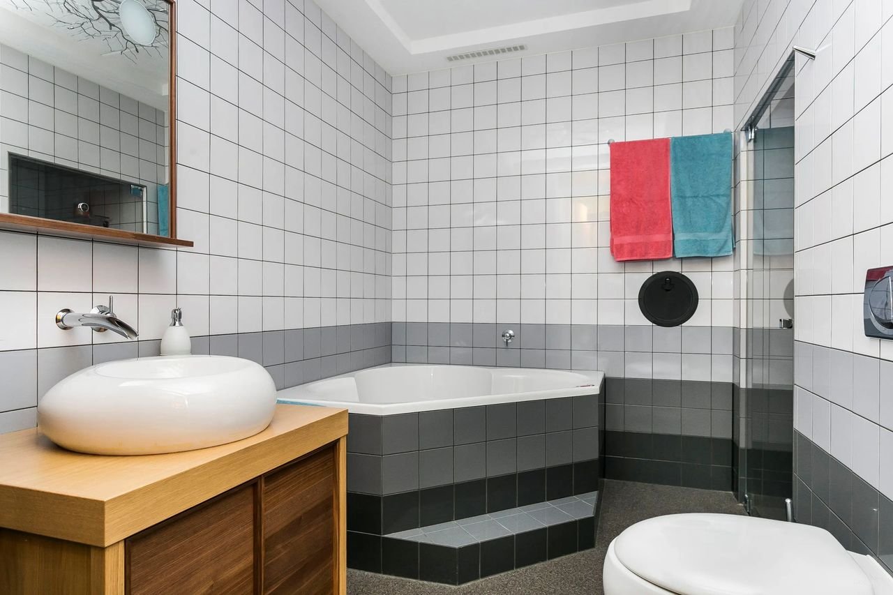 Bright 84m² apartment with roof terrace - Image 17