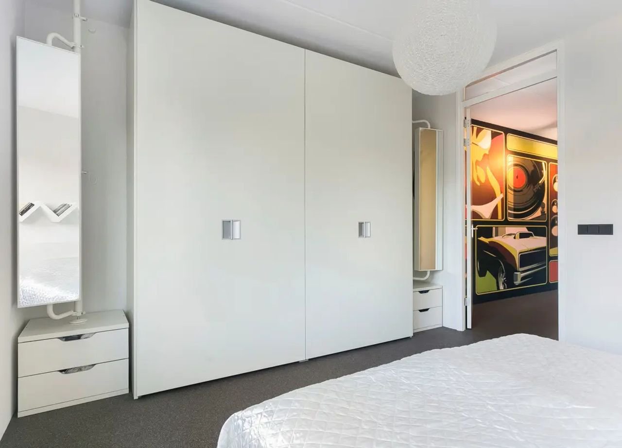 Bright 84m² apartment with roof terrace - Image 15