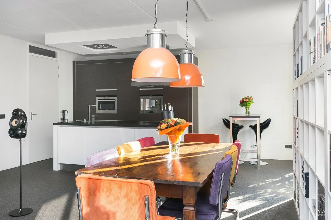 Bright 84m² apartment with roof terrace - Image 4