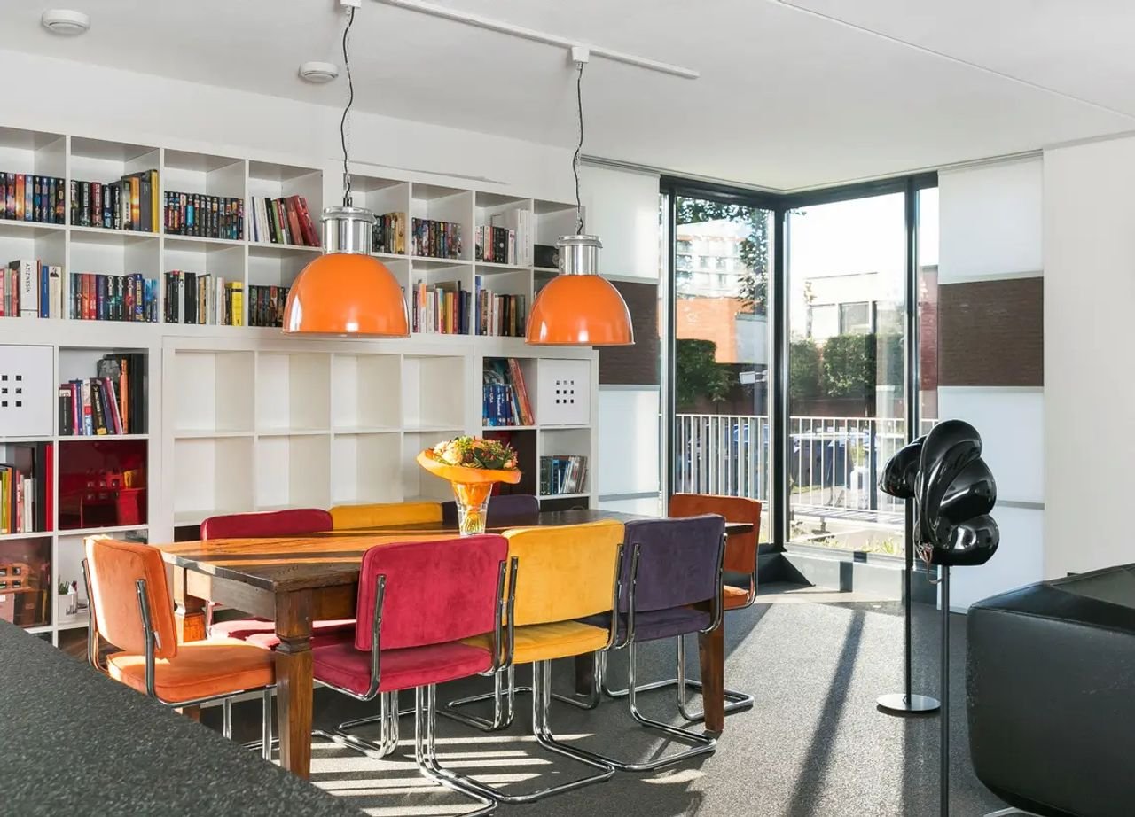 Bright 84m² apartment with roof terrace - Image 9