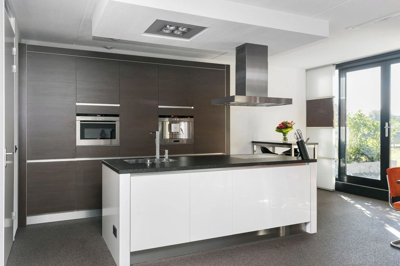 Bright 84m² apartment with roof terrace - Image 11