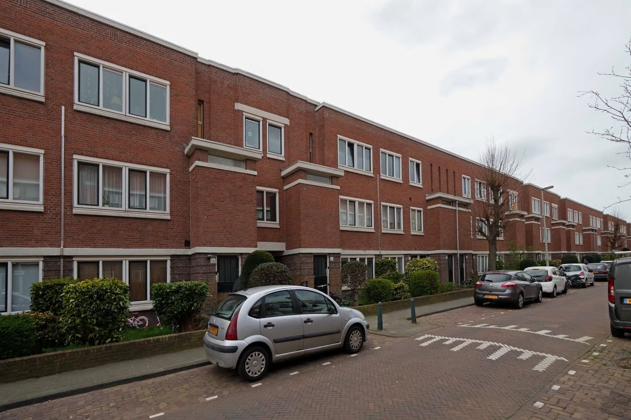 Two-bedroom apartment with garden in The Hague - Image 1