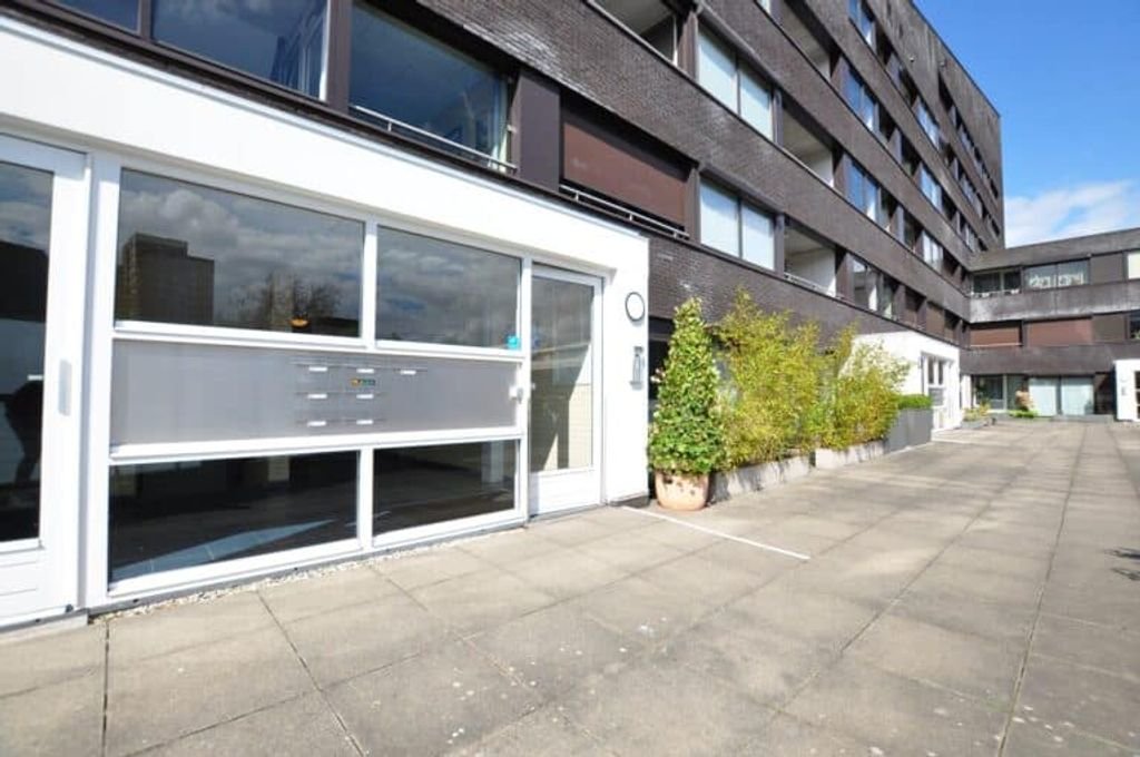 Furnished 114 m² apartment with parking space in Woensel - Image 2