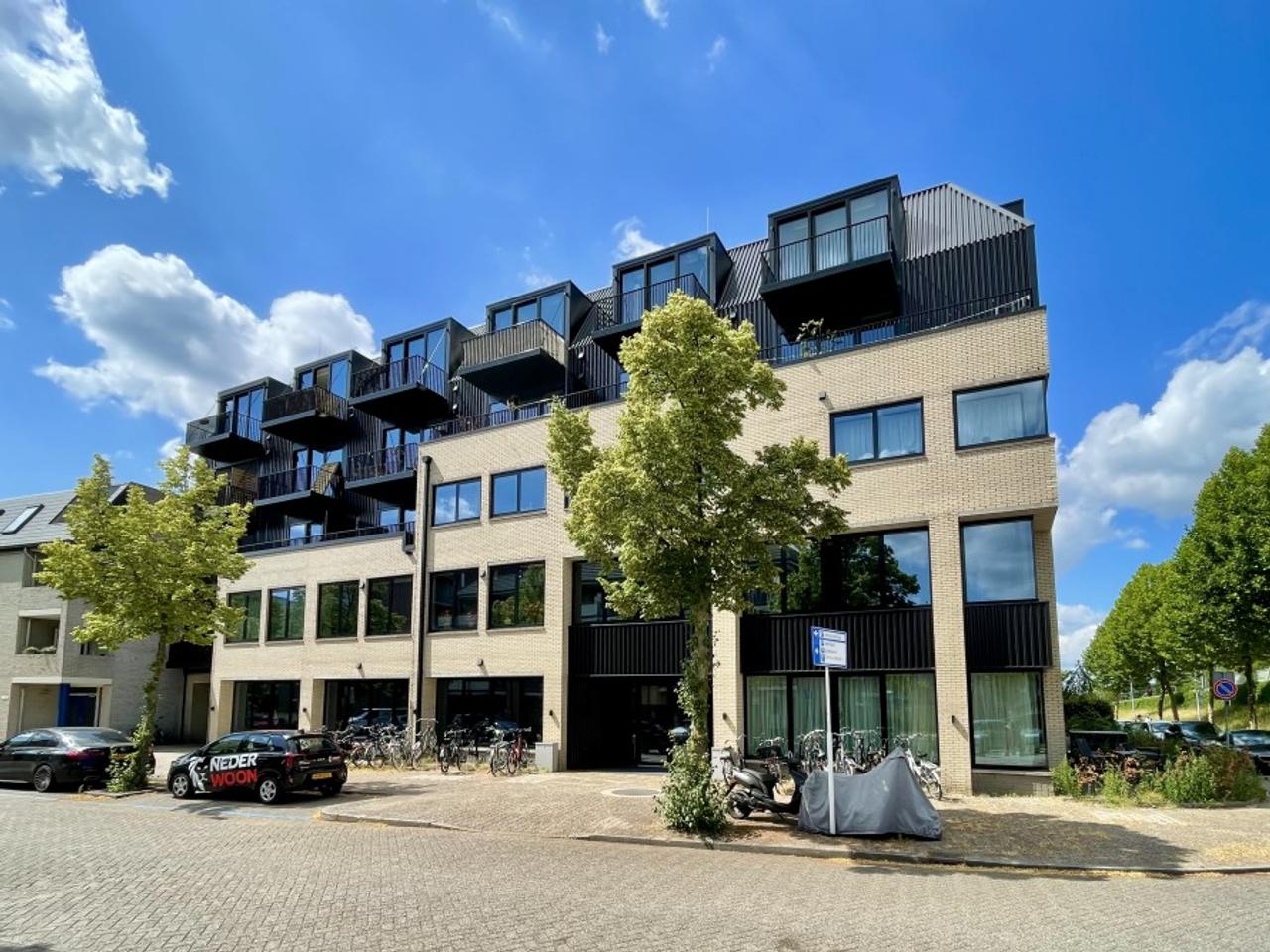 Studio with Murphy bed next to Houten station - Image 1