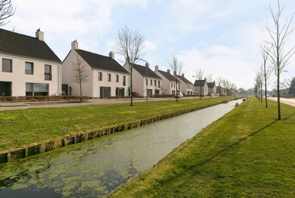 Moderne 2-onder-1-kap in Fijnaart met garage - Afbeelding 1