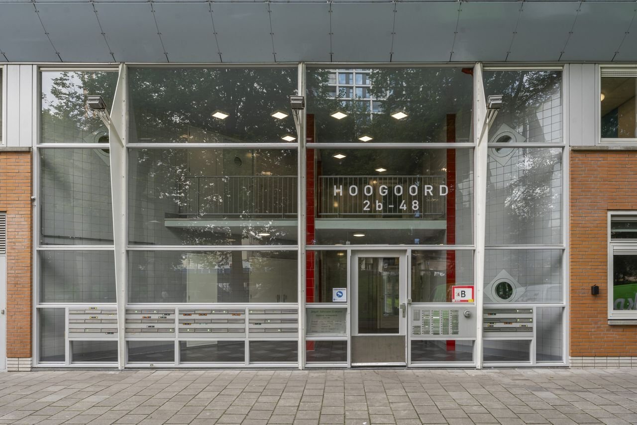 Bright 4-room apartment (93 m²) with south-facing balcony - Image 2